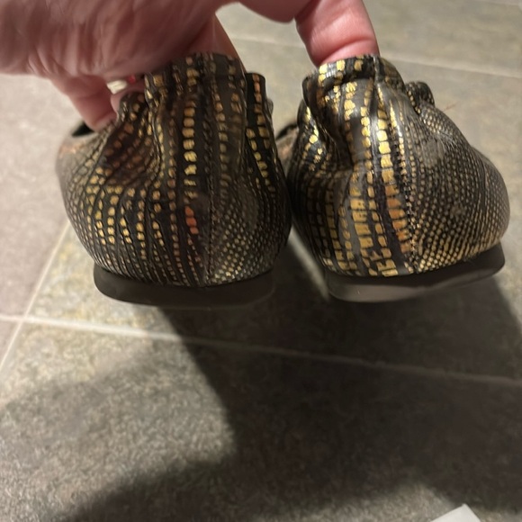 Tory Burch Reva Embossed Gold Metallic Lizard Ballet Shoes Size 7. - Picture 3 of 8
